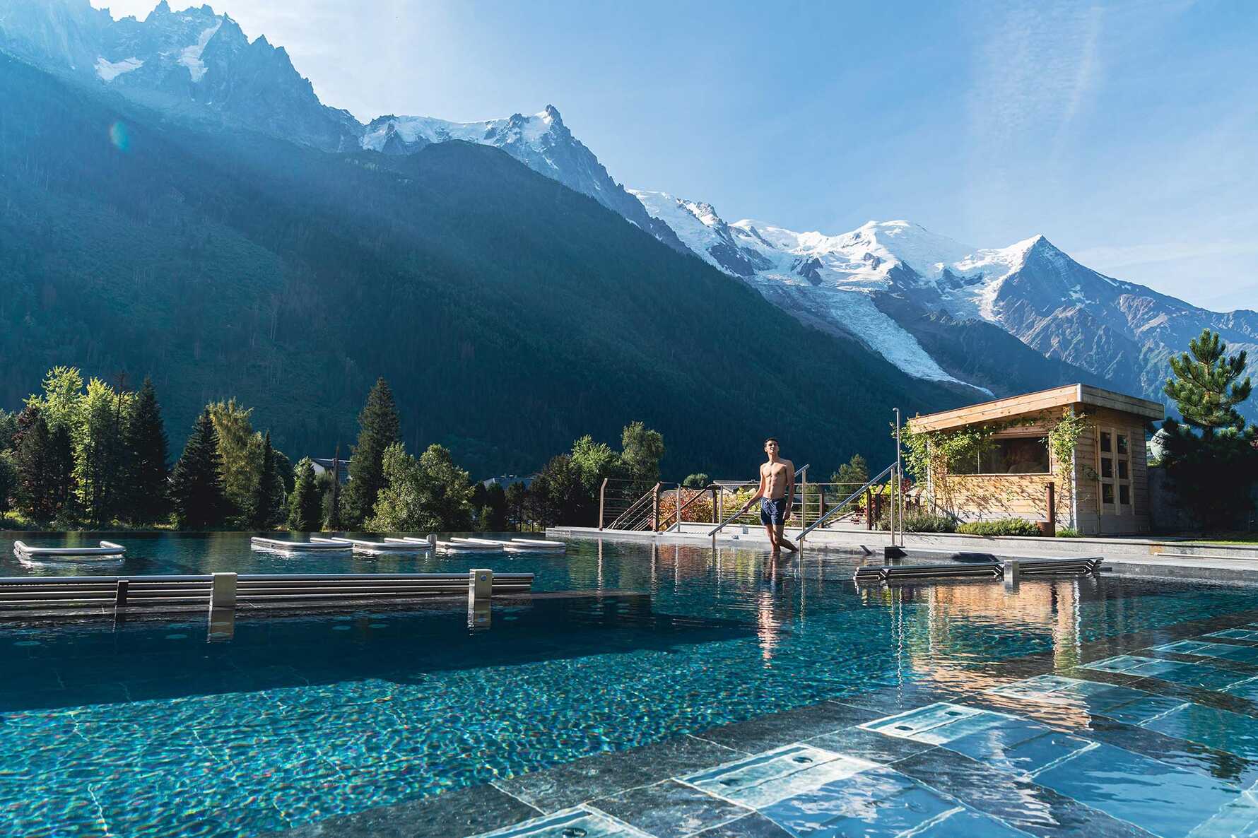 The outdoor pool at QC Therme spa in Chamonix